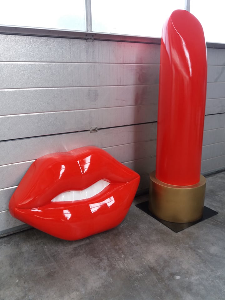 red lips, glossy lips, sweet lips,XL lips, 3D mouth, 3D lips, lip art, large lips in fiberglass, lips in eps, lips in styrofoam, wall decoration,lipstick, big lipstick, XL lipstick, rouge à lèvres, gros rouge à lèvre, large lipstick,  shop decoration, white teeth, teeth in eps, teeth in fiberglass, mouth advertisement, lipeyecatcher, lip blowup, XL lips, handicraft, gag, propmaker, wall prop, dancing decoration, 3D lips, lips sculpt,rote lippen, große lippen aus polyester, lippen aus eps, lippen aus styropor, wanddekoration, ladendekoration, weiße zähne zähne aus eps, zähne aus polyester, mundwerbung, lippenfänger, lippenexplosion, xl lippen, kunsthandwerk, knebel, propmaker, wandstütze, tanzdekoration, 3D Lippen, Lippenskulptur