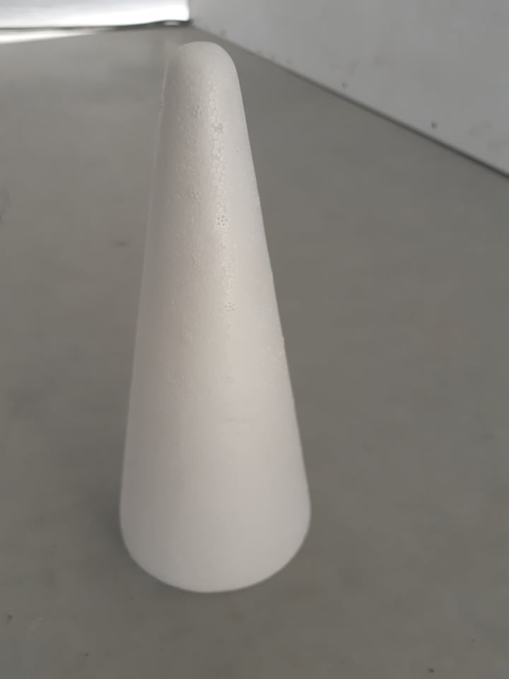 image of polystyrene cone, polystyrene cone, EPS cone, tempex cone, polystyrene cutting, polystyrene mold, pie dummy, pie dummy in styrofoam, pie discs in styrofoam, styrofoam sculpting, styrofoam blocks, set plug, film plug, film attribute, prop. styrofoam, stage prop, television prop, television plug, blowup, styrofoam blow up, blow up in styrofoam, eyecacther, stage props, props, set construction, decoration, blow up for photo shoot